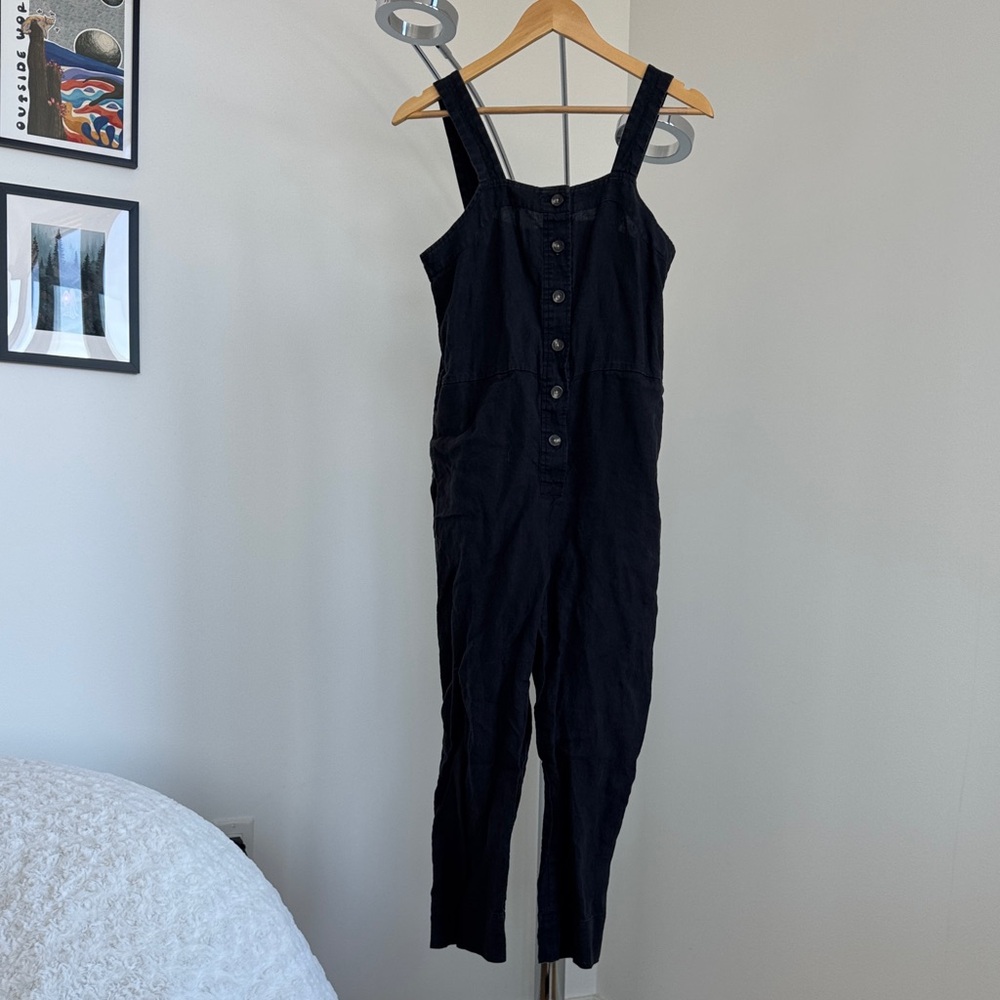 Everlane Black Garment with White Label Tag